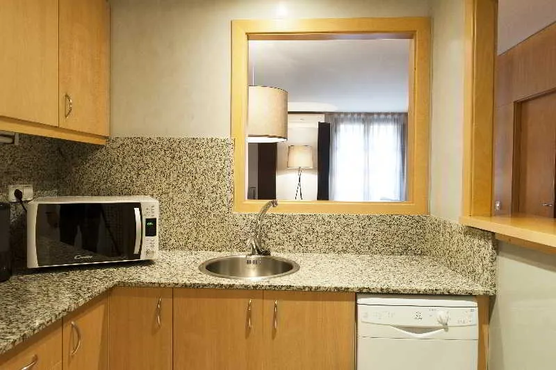 STUDIO CAPACITY 5 Room, MH Apartments Opera Rambla, Barcelona