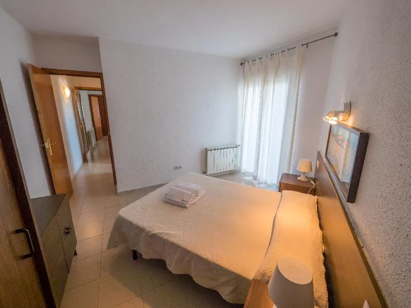 APARTMENT CAPACITY 6 TWO BEDROOMS Room, Apartaments AR Isern, Costa Brava
