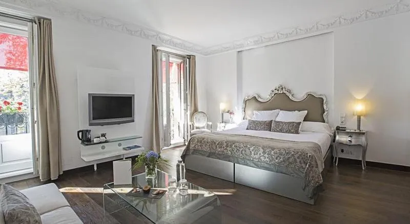 TRIPLE DELUXE Room, Hospes Puerta de Alcalá, Madrid