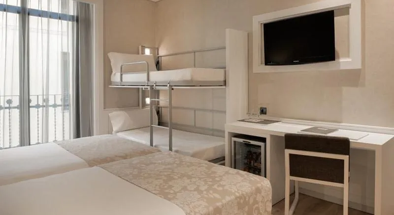 Room, Catalonia Puerta del Sol, Madrid