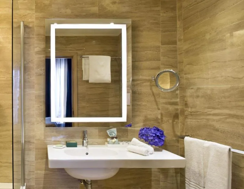 DOUBLE SUPERIOR Room, Starhotels Terminus, Naples