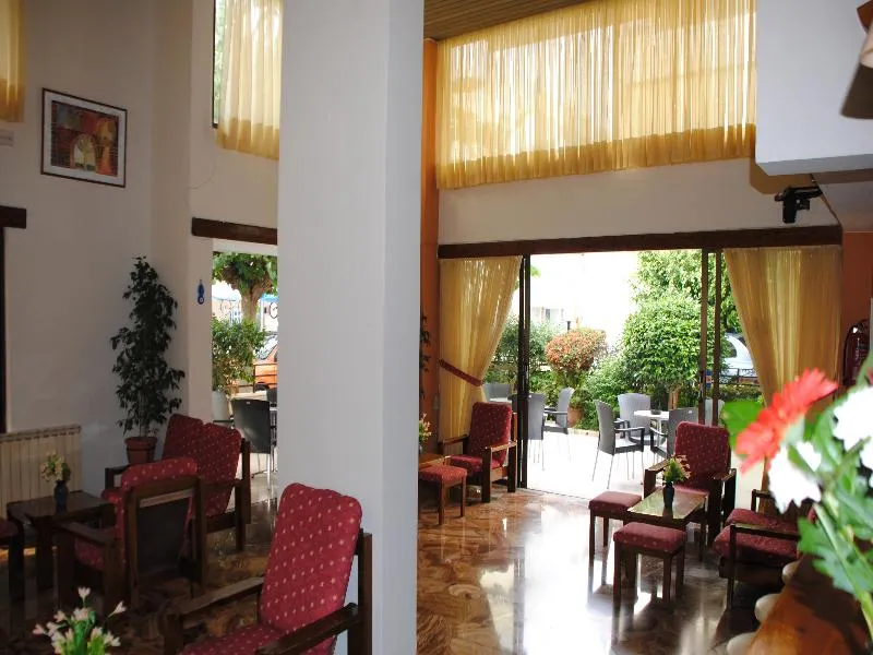 Lobby, Yiorgos, Kos