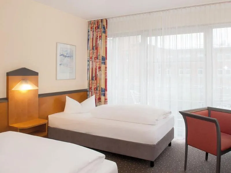 Room, Hotel Victor's Residenz Hotel Berlin Tegel, Berlin