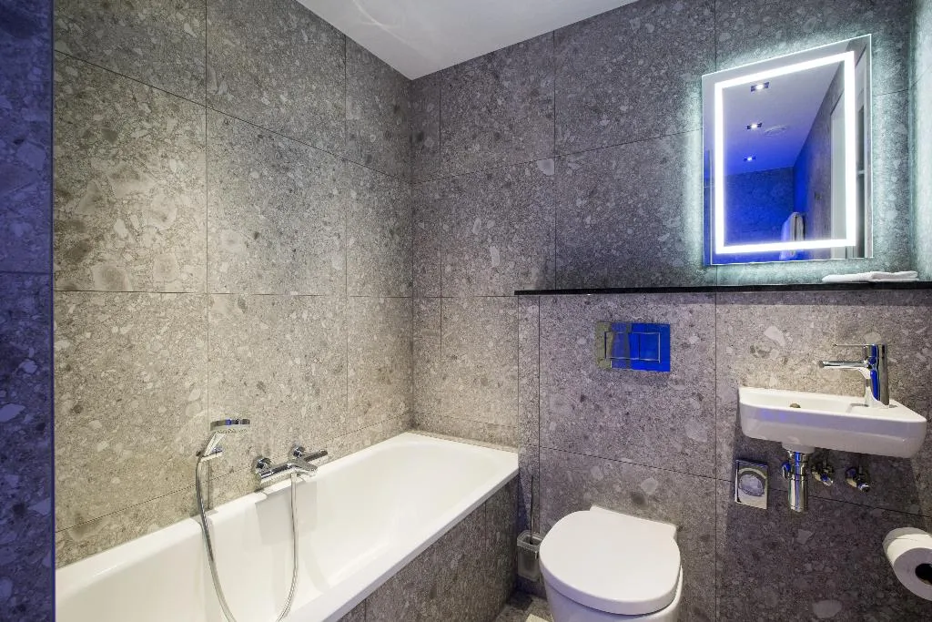 DOUBLE DELUXE Room, Clayton Hotel Amsterdam American, Amsterdam