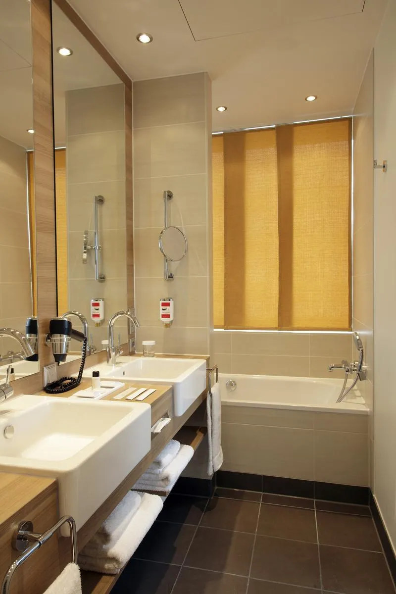JUNIOR SUITE STANDARD Room, H4 Hotel Berlin Alexanderplatz, Berlin
