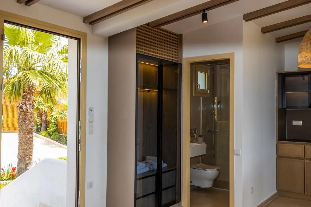 SUITE KING SIZE BED Room, Sanimar By Mono Alex, Thessaloniki