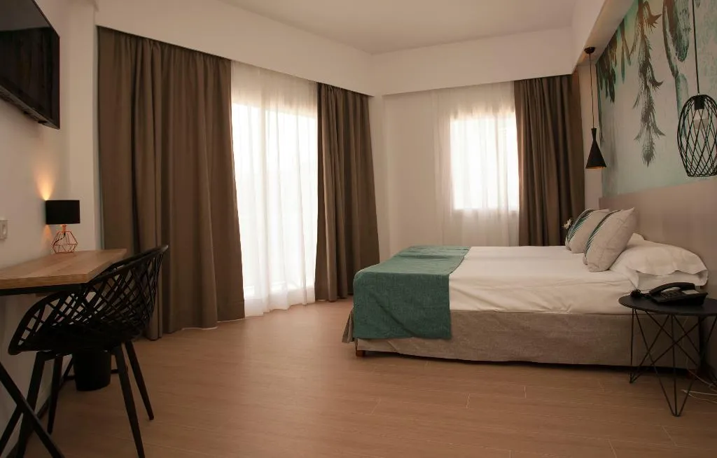 Double or Twin SUPERIOR Room, Hotel Tora, Majorca