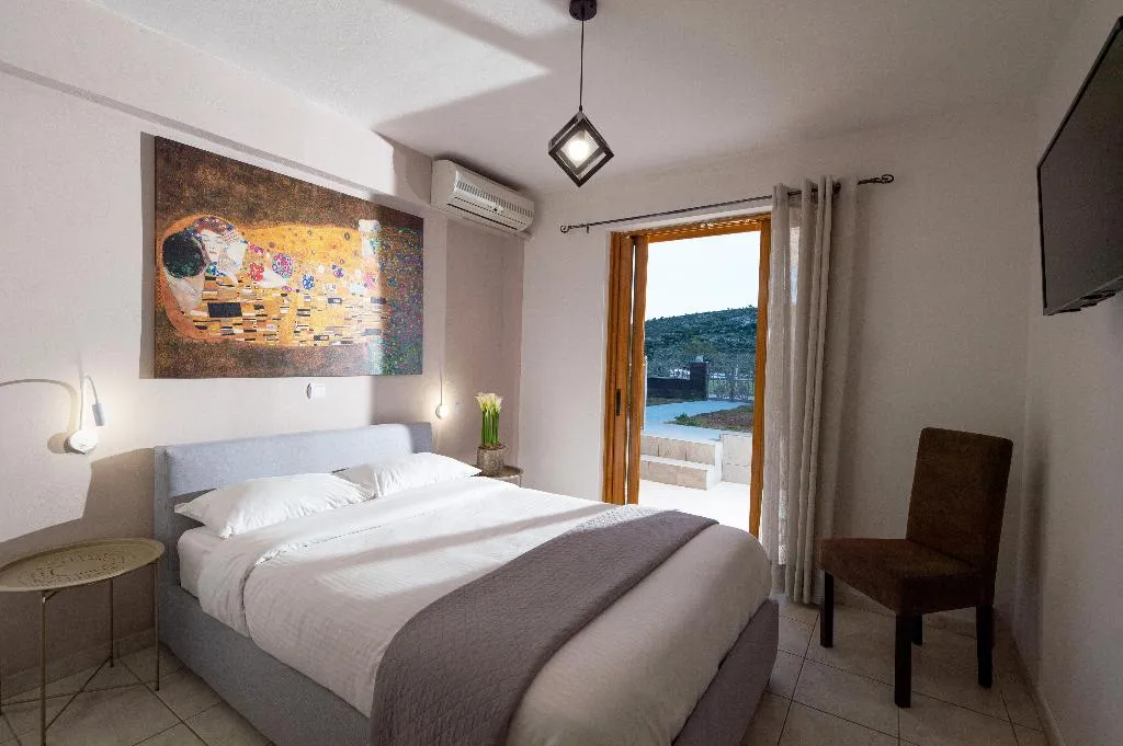 Room, ID Holiday Living, Athens