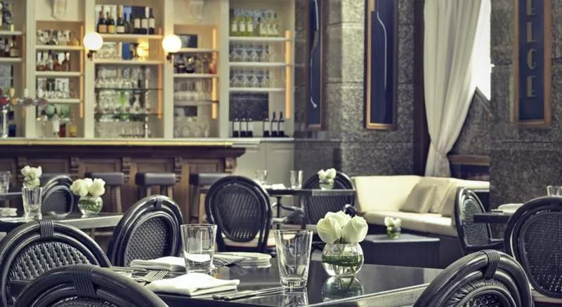 Restaurant, The Ritz Carlton, Difc Executive Residences, Dubai