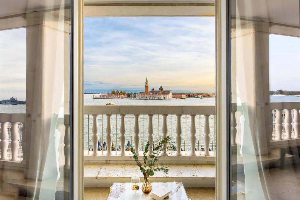 JUNIOR SUITE LAGOON VIEW Room, Londra Palace Venezia, Venice