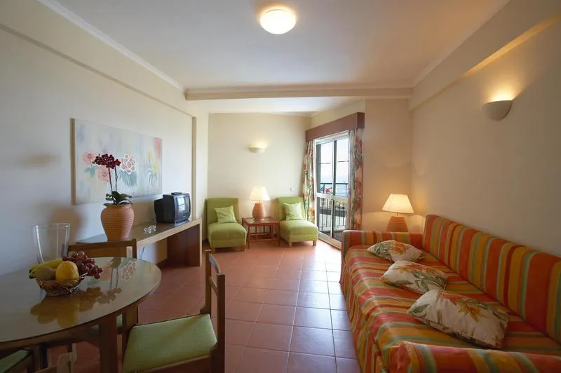 FAMILY ROOM CAPACITY 4 Room, Florasol Residence Hotel, Madeira
