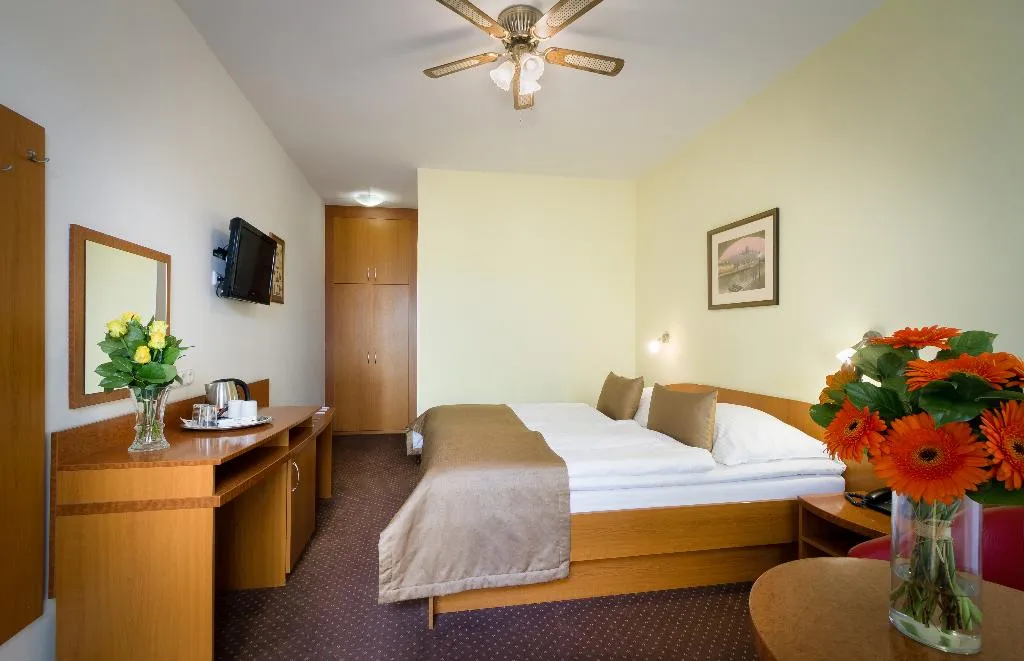 DOUBLE STANDARD Room, Seifert, Prague