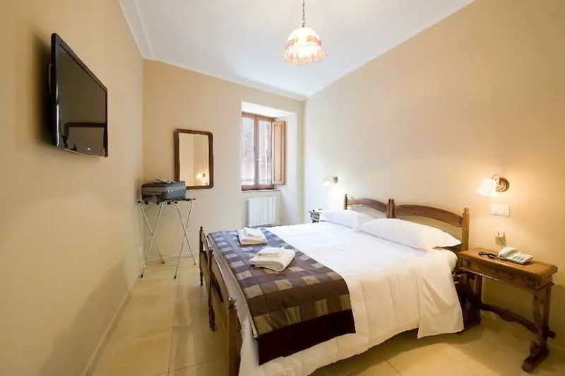 Room, Properzio, Perugia