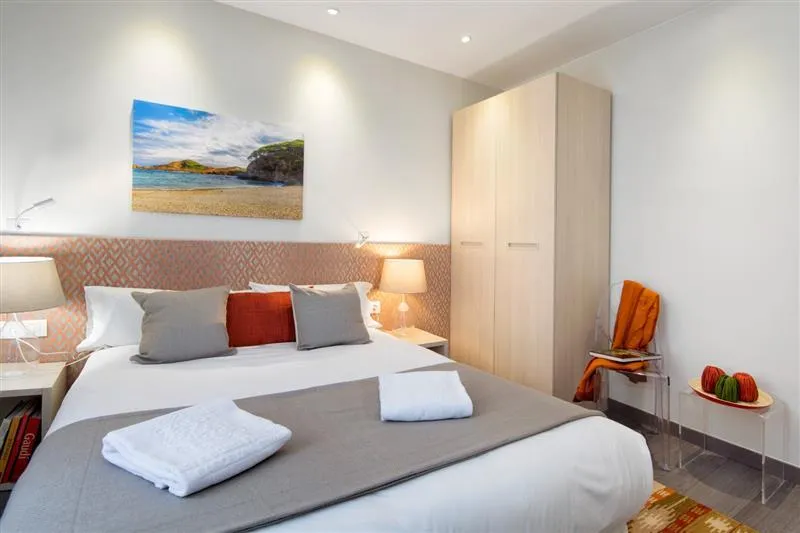 APARTMENT FOUR BEDROOMS Room, Mercedes Heritage Apartments, Barcelona