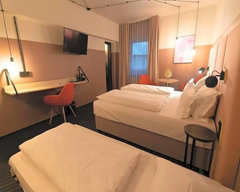 TRIPLE STANDARD Room, Hotel Neuer Fritz Berlin, Berlin