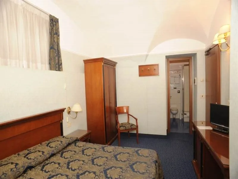 Room, Miami, Rome