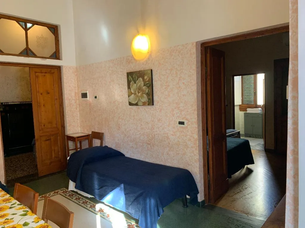APARTMENT ONE BED Room, Gemini City Centre Studios, Florence