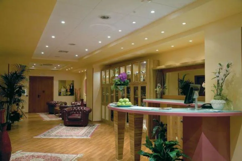 Lobby, Gold, Naples