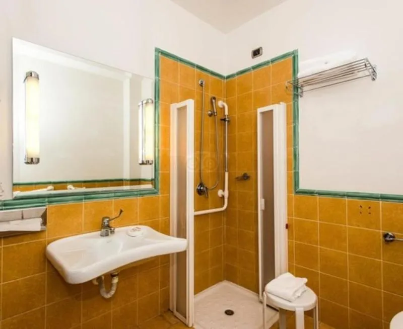 Double or Twin STANDARD Room, Hotel Lloyd Roma, Rome