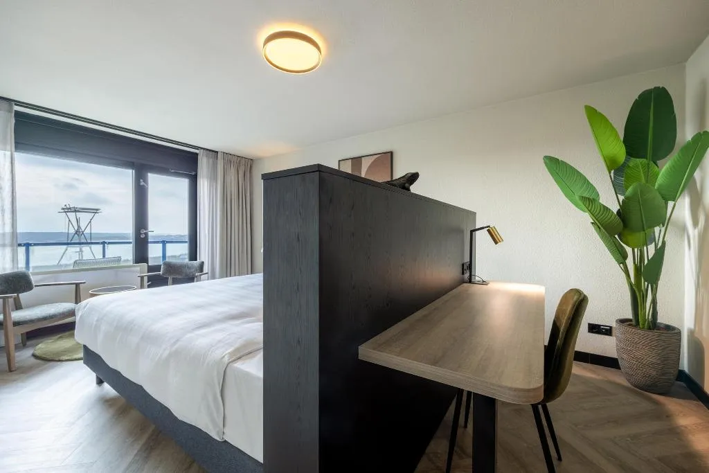 DOUBLE DELUXE Room, Leonardo Hotel IJmuiden Seaport Beach, Amsterdam