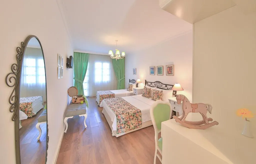QUADRUPLE GARDEN VIEW Room, Alacati Sorf Hotel, Izmir