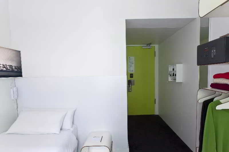 SINGLE STANDARD Room, Gat Point Charlie, Berlin