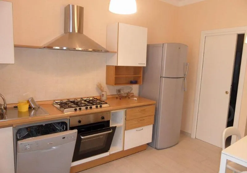 APARTMENT CAPACITY 5 ONE BEDROOM Room, Orchidea, Naples