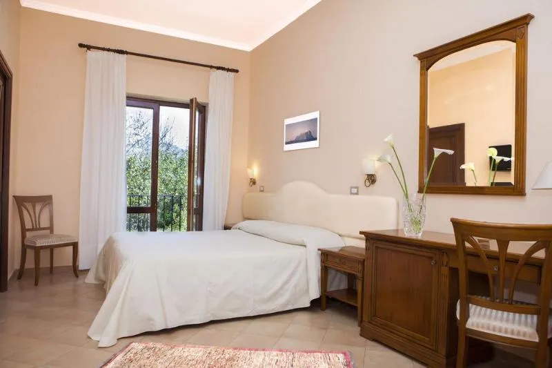 Room, Il Roseto Resort, Naples