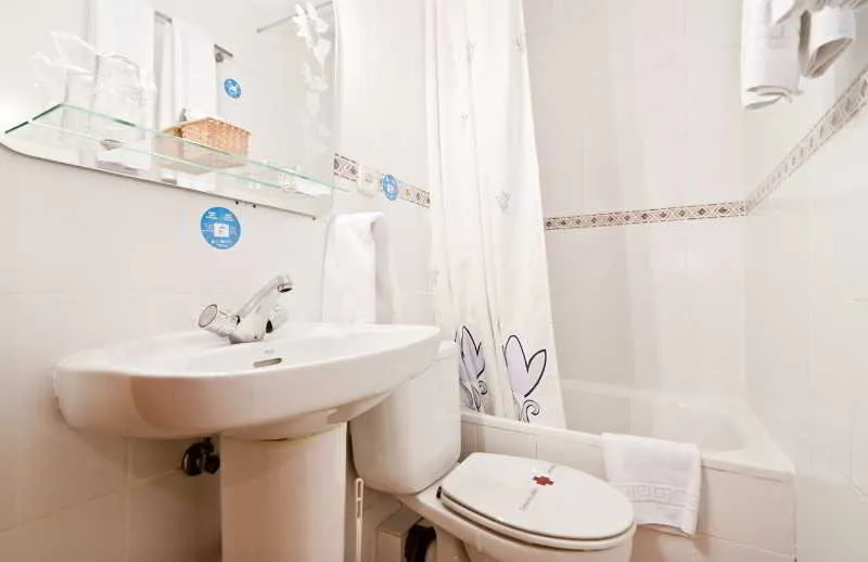 Room, Oporto, Madrid