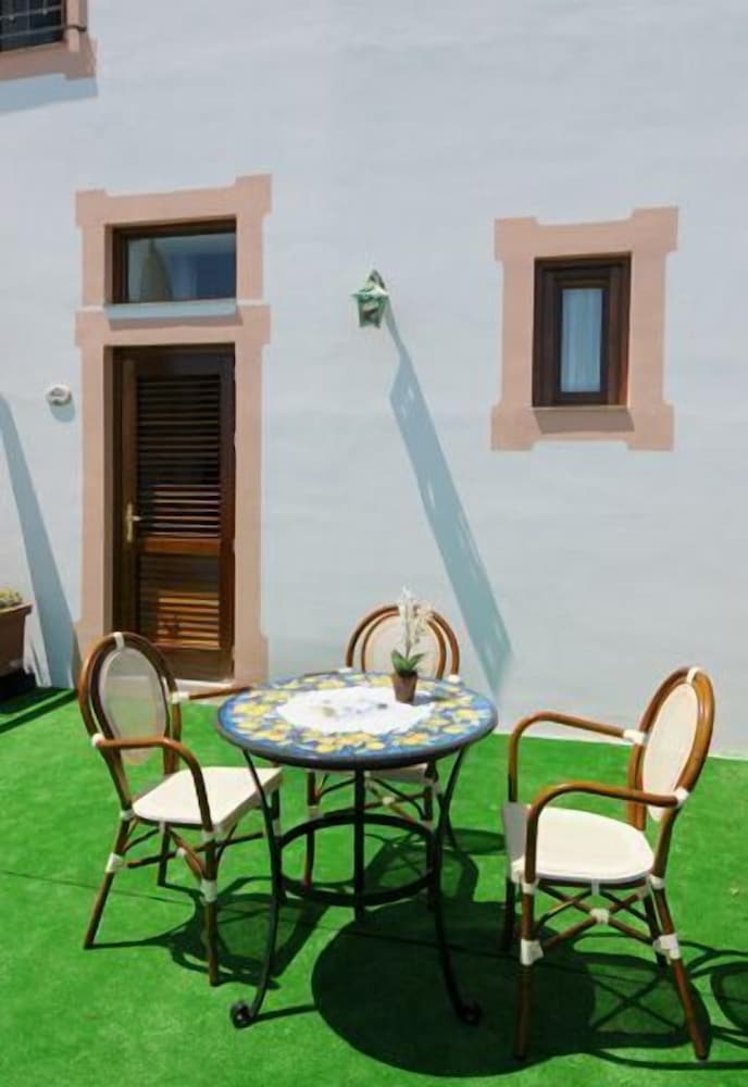 Locanda degli Dei, Naples