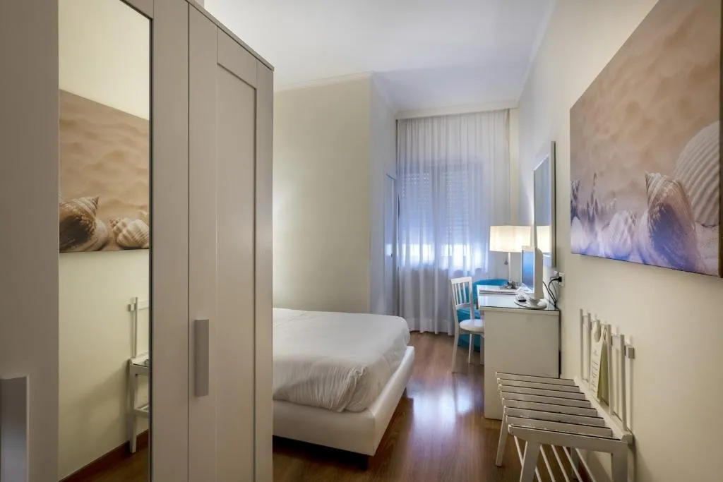 SINGLE STANDARD Room, Hotel Regina Sorrento, Naples