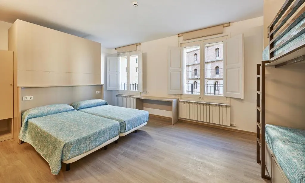 FAMILY ROOM CAPACITY 4 Room, Alberg Abat Oliba, Barcelona
