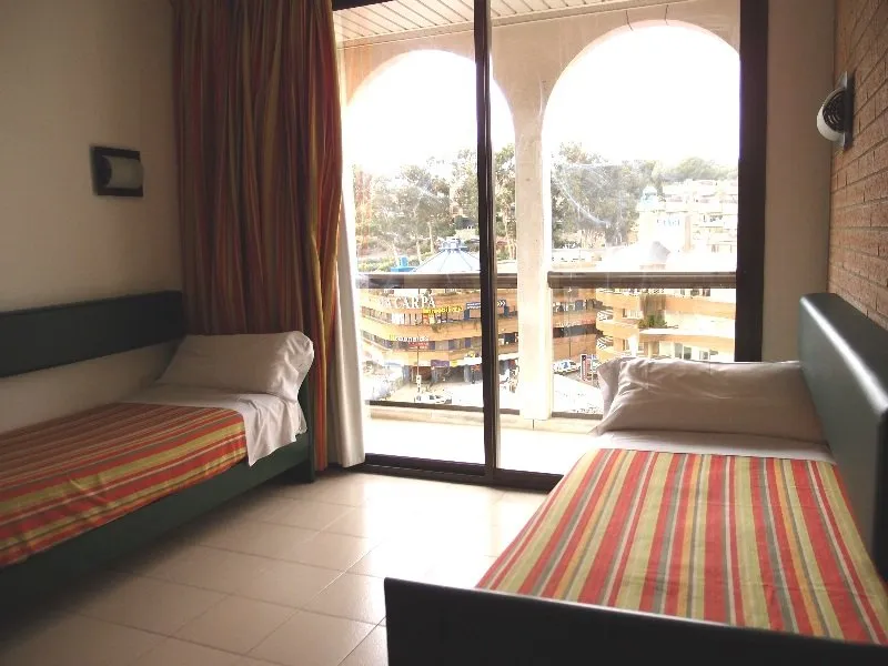 Room, Rosanna, Costa Brava