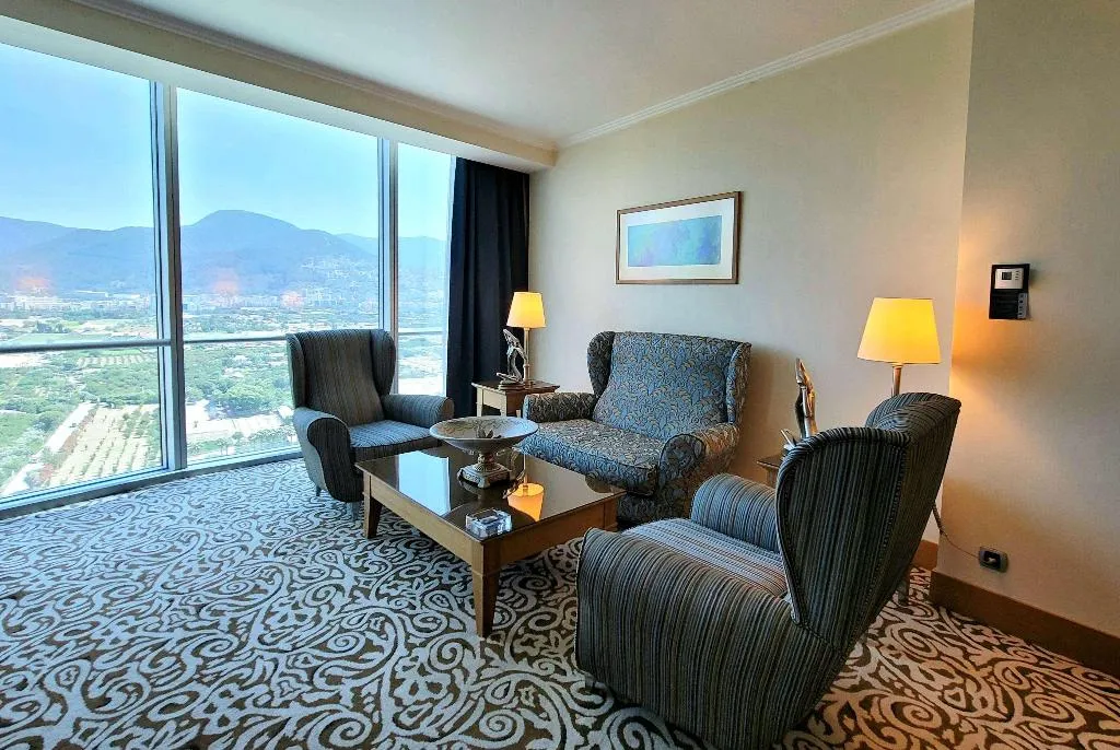 JUNIOR SUITE MOUNTAIN VIEW Room, Wyndham Grand Izmir Ozdilek Thermal & Spa, Izmir