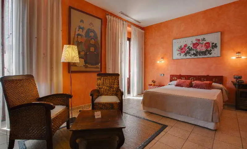 Room, L'Agora, Valencia