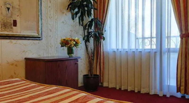 Room, Capitol, Varna