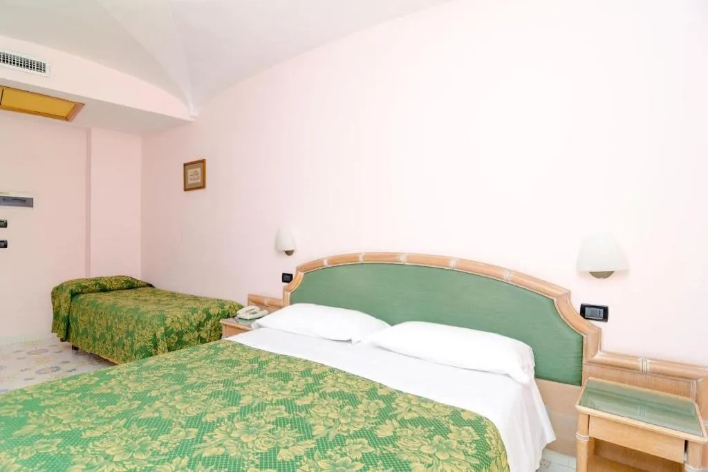 TRIPLE STANDARD Room, Terme Saint Raphael Hotel, Naples