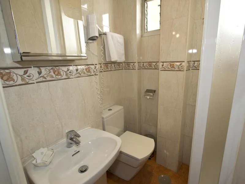 Room, Hostal Los Alpes, Madrid