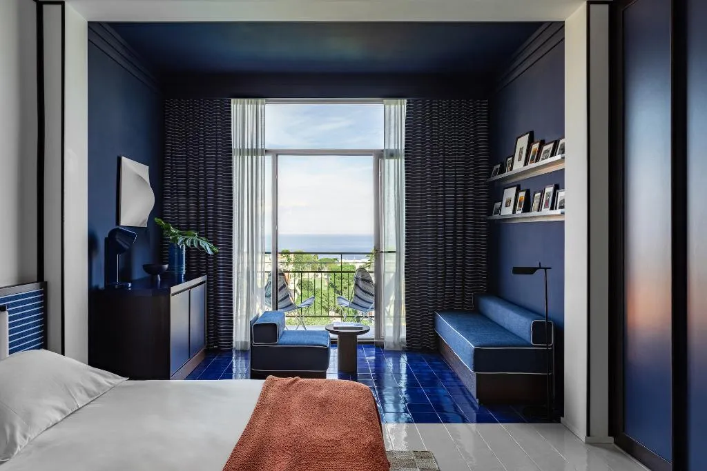 Room, Grand Hotel Flora, Naples