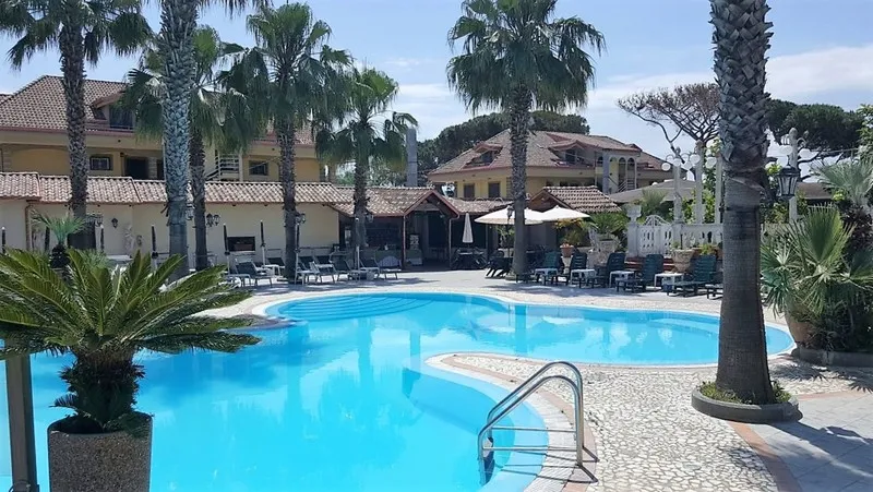 Pool, Orchidea, Naples
