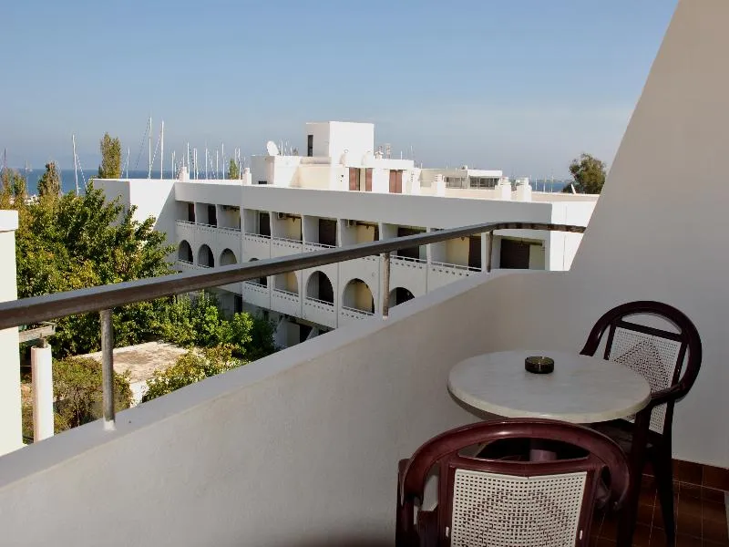 Room, Yiorgos, Kos