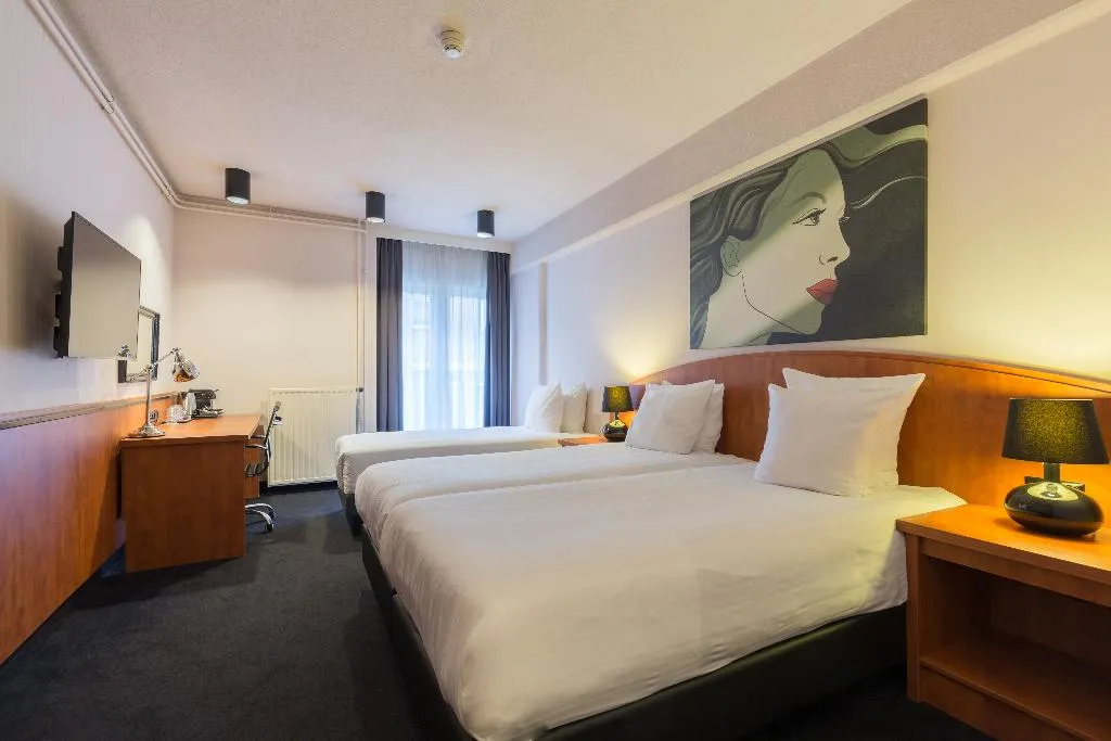 TRIPLE COMFORT Room, Leonardo Hotel Utrecht City Center, Amsterdam