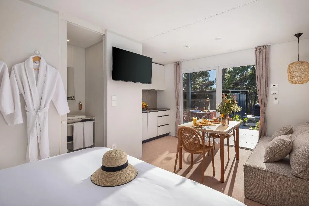 VILLA PREMIUM ONE BEDROOM Room, Pinadria Camping Resort, Split