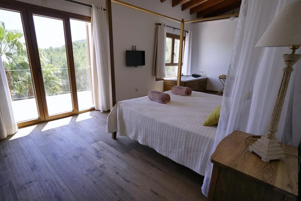 VILLA FIVE BEDROOMS Room, Bou Ros Finca Es Foners, Majorca