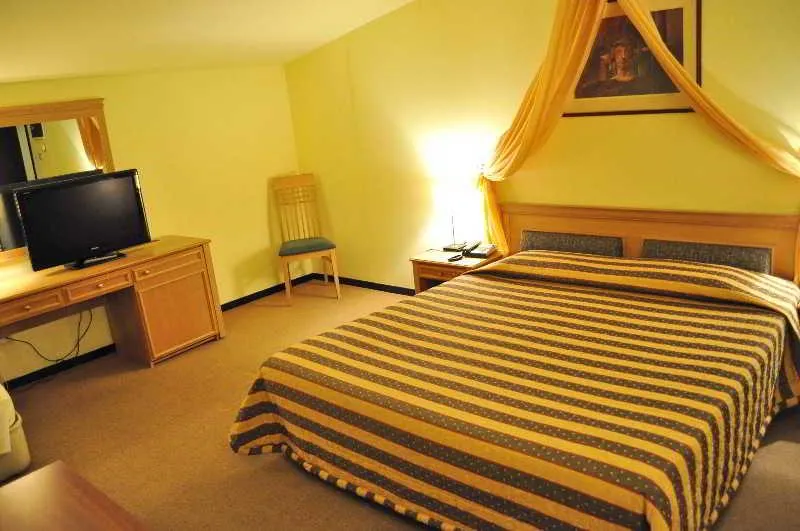 QUADRUPLE STANDARD Room, Four Seasons (SKG), Halkidiki