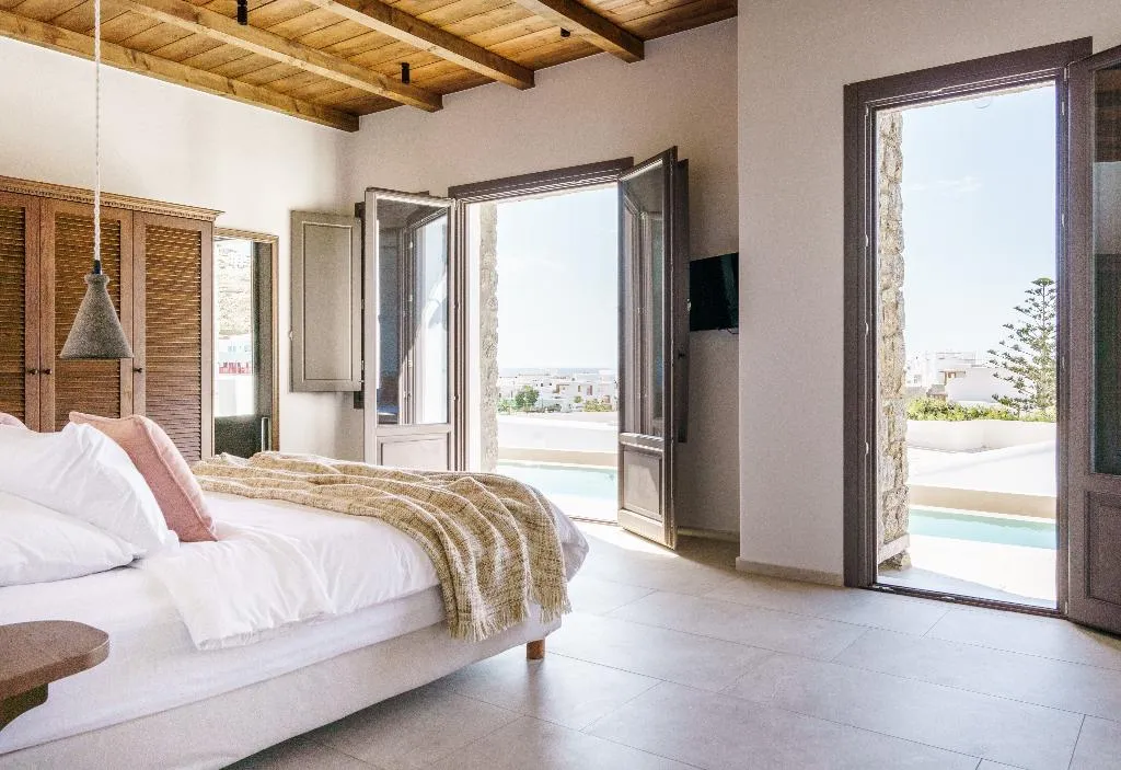JUNIOR SUITE POOL VIEW ONE BEDROOM Room, Pelican Bay Art, Mykonos