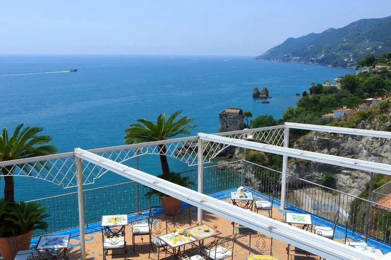Bar, Lloyd's Baia, Naples