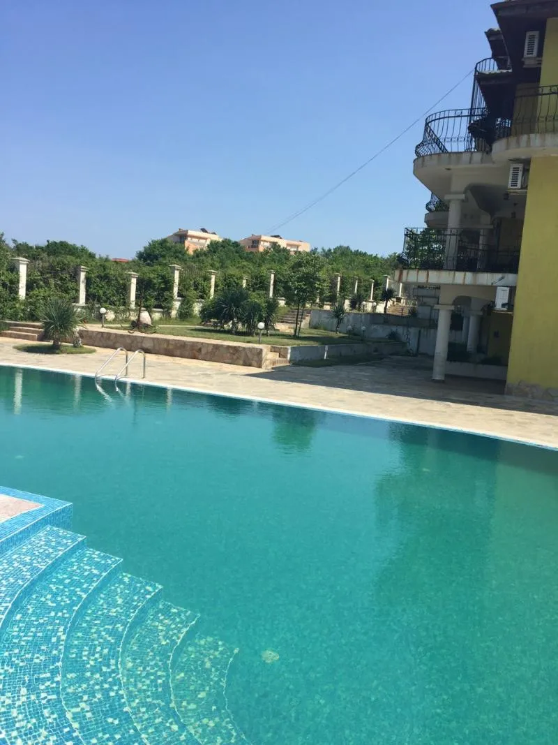 Pool, Green Hills, Bourgas
