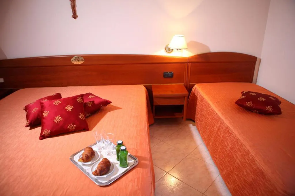 TRIPLE STANDARD Room, Za Maria, Palermo
