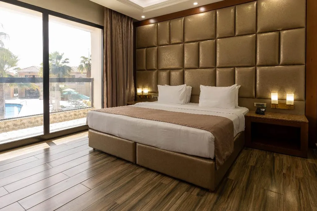 DOUBLE DELUXE POOL VIEW Room, Palma Beach Resort & Spa, Dubai